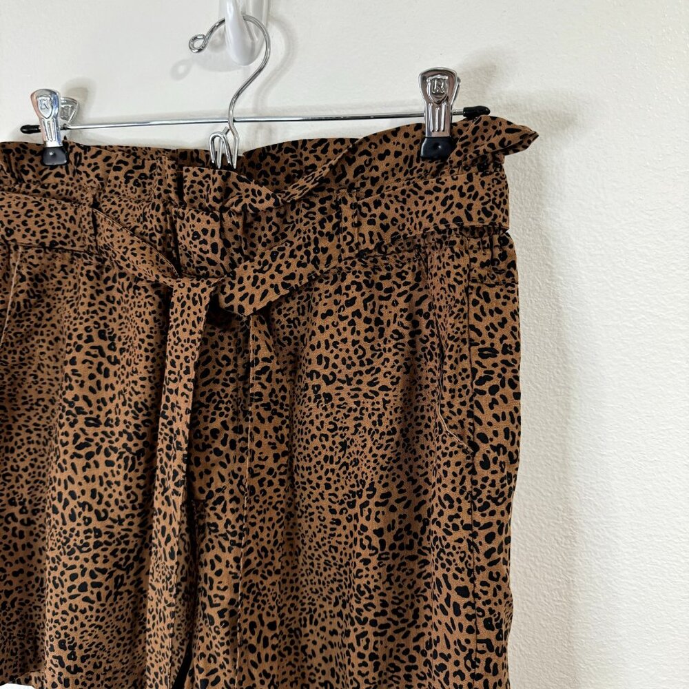 NWT Thread + Supply Shorts Size M Paperbag Leopard Brown Black Tencel Soft - Picture 2 of 8